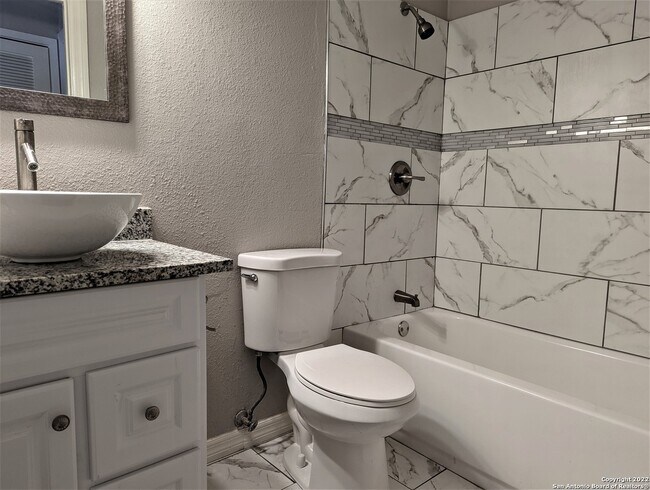 Baño de invitados - 206 Rivertree