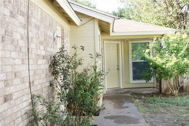 Building Photo - 9714 Eastwend Dr