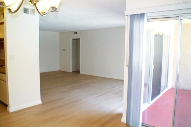Building Photo - 4487 Colbath Ave