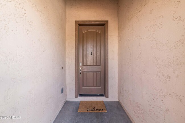 Foto del edificio - 18149 W Turney Ave
