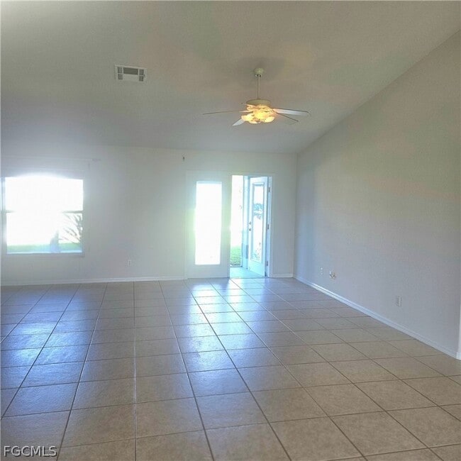 Building Photo - 3315 SW 8th Ct