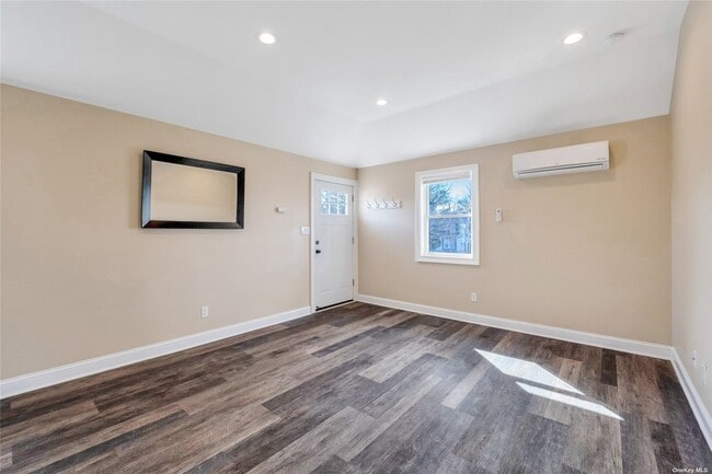 Building Photo - 157 Medford Ave