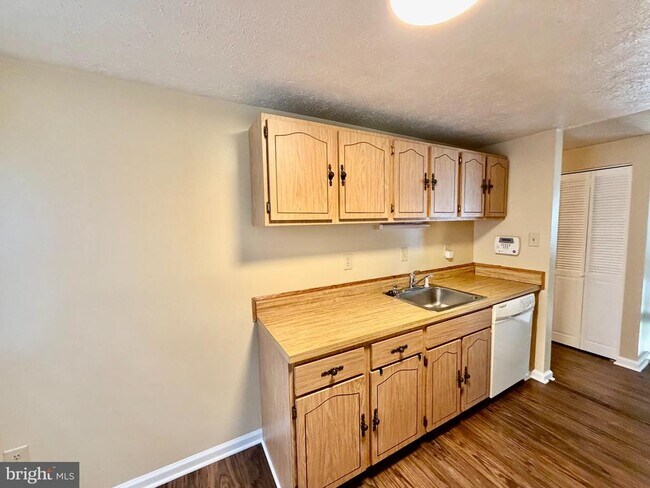 Building Photo - 6308 Clinton Way