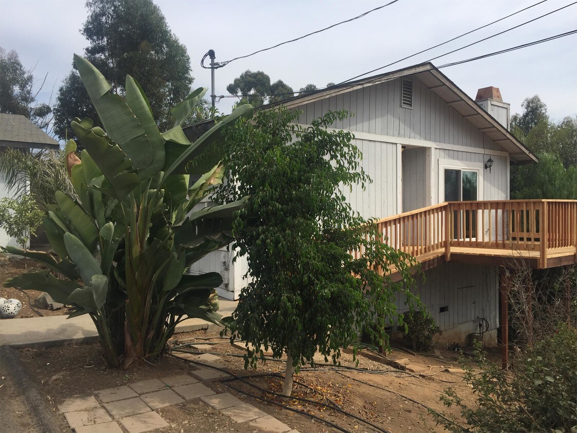 Foto del edificio - 725 Center Dr