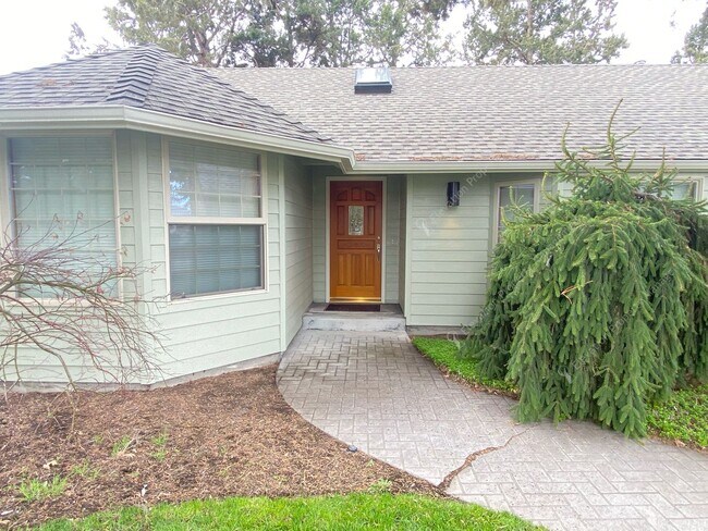 Foto del edificio - 3081 NE Purcell Blvd