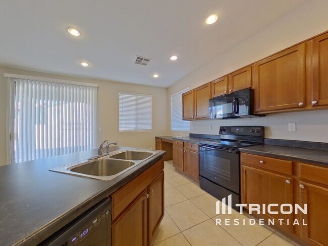 Foto del edificio - 41272 W Laramie Rd