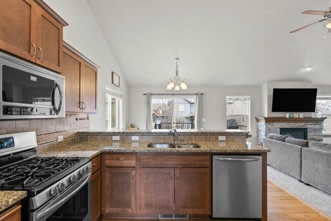 Building Photo - 17415 E Shamrock Ct