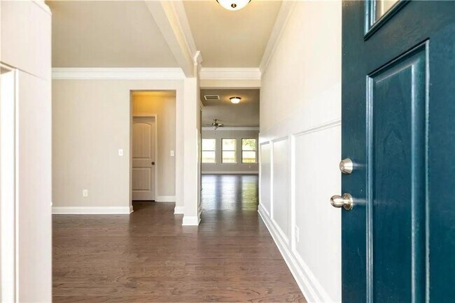 Foto del edificio - 695 Country Ridge Dr