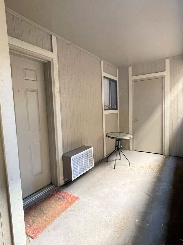 Primary Photo - 1209 W Plum St