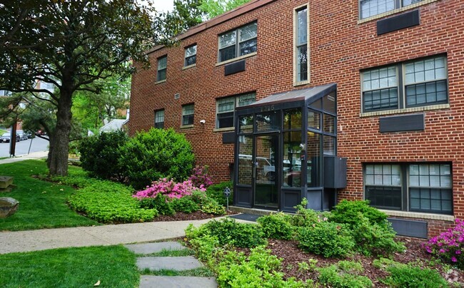 Building Photo - Arlington Courthouse Apartments