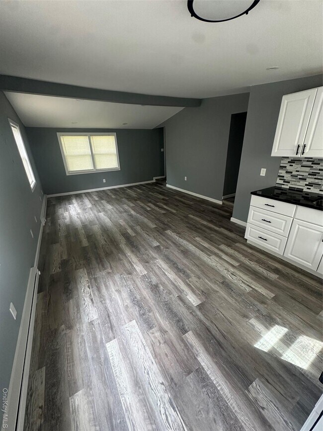 Foto del edificio - 128 Lakeview Dr