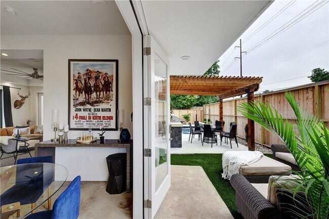 Foto del edificio - 2901 E 3rd St