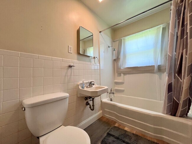Foto del edificio - 2 Bed 1 Bath House with Garage
