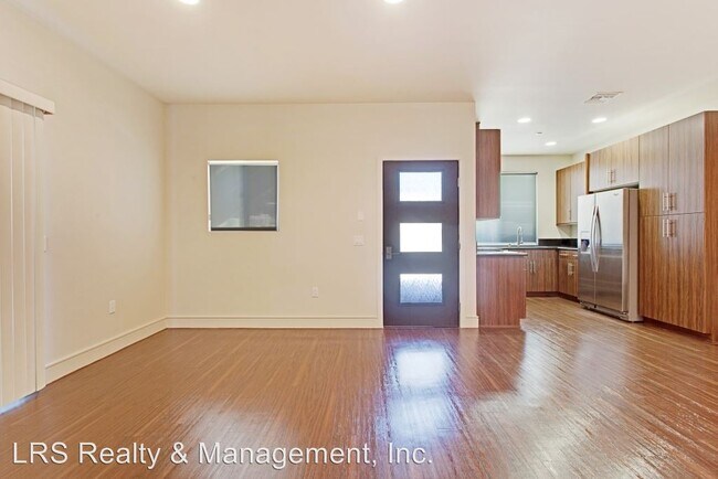 Building Photo - 90 N Oakview Dr