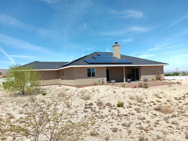 Building Photo - 4 bedroom HOME