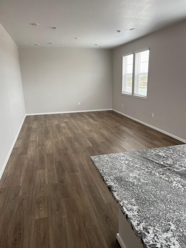 Foto del edificio - 23600 E 41st Ave