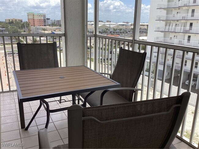 Foto del edificio - 6900 Estero Blvd