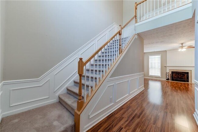 Building Photo - 3050 Serenade Ct