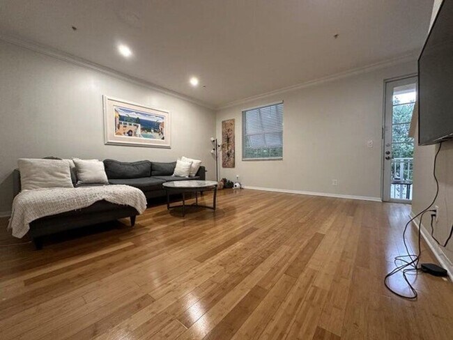 Foto del edificio - 1460 Corbison Point Pl