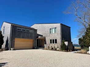 Building Photo - 495 N Parish Dr
