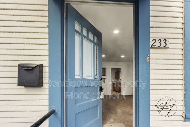 Building Photo - 233 W Eaton Ave