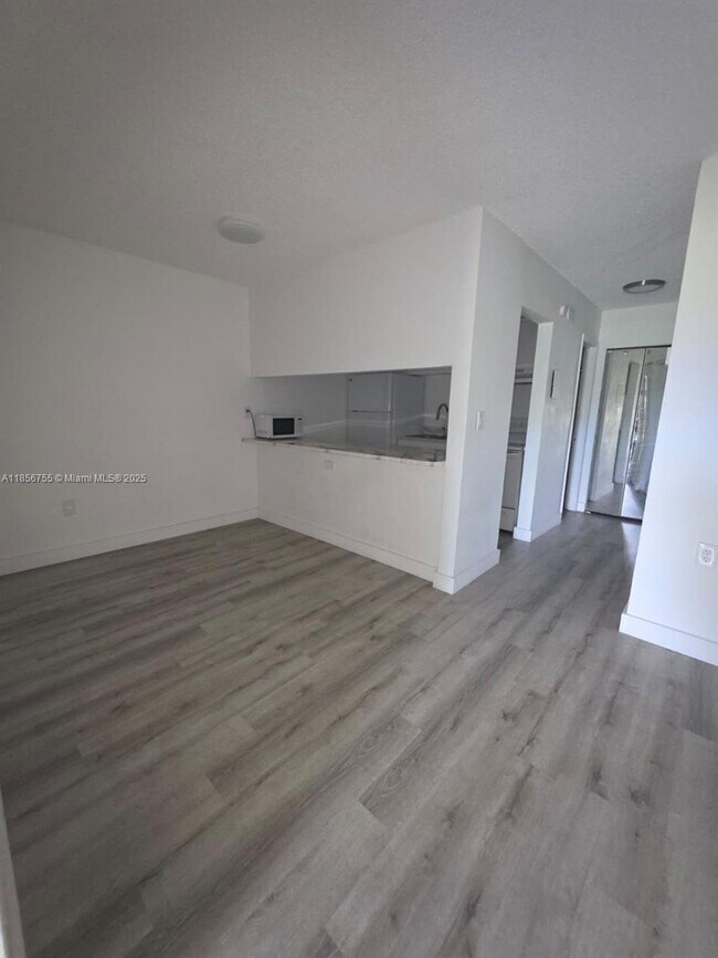 Foto del edificio - 251 NW 177th St