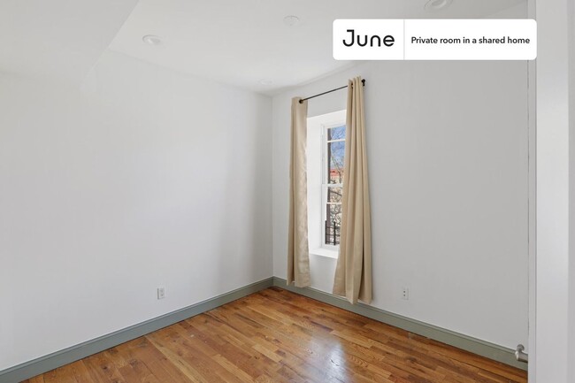 Foto del edificio - Private bedroom in 4 bed/2 bath Home
