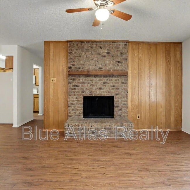 Photo - 7016 Lincoln Dr Apartment