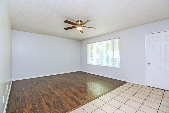 Foto del edificio - 555 W Rio Salado Pkwy