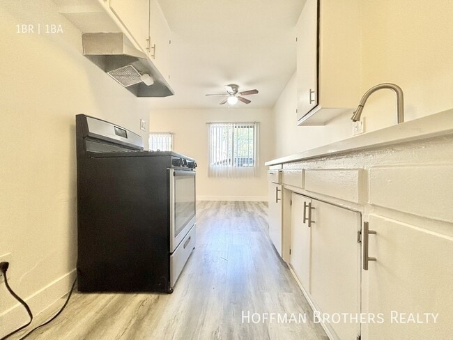 Foto del edificio - 1088 W 39th St