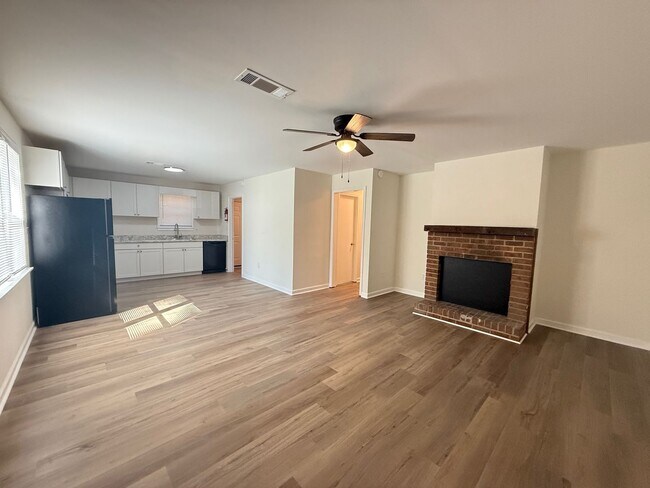 Foto del edificio - 1615/1617 Cedar Shoals Dr