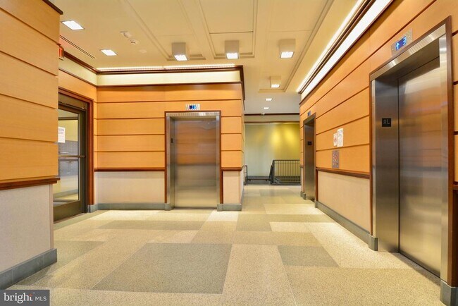 Foto del edificio - 4600 S Four Mile Run Dr