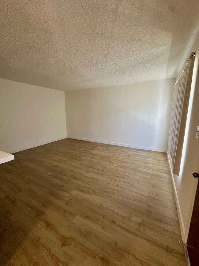 Foto del edificio - 15531 Belshire Ave