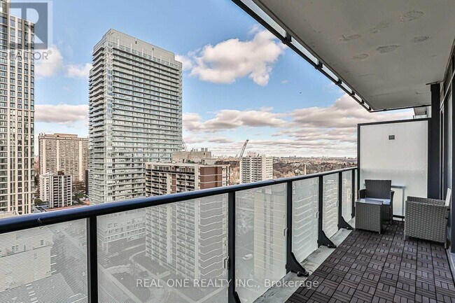 Photo du bâtiment - 161 Roehampton Ave