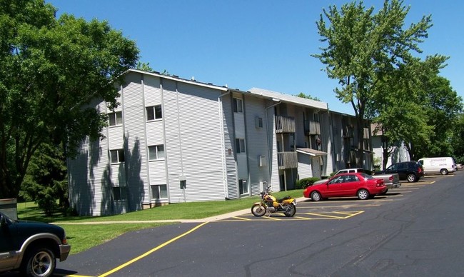 Building Photo - Lincoln Manor Apartments