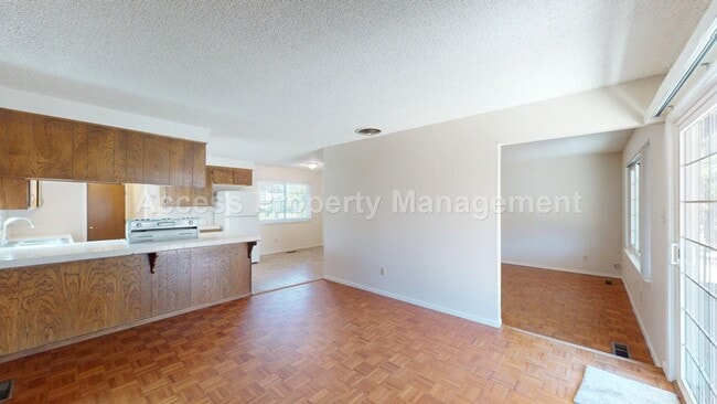 Building Photo - 1441 Montclair Dr