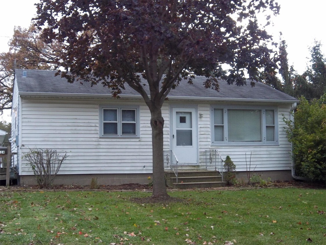 Primary Photo - 124 Oak Dr