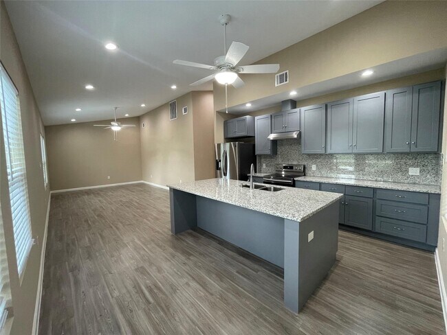 Building Photo - 2210 Arapahoe Dr