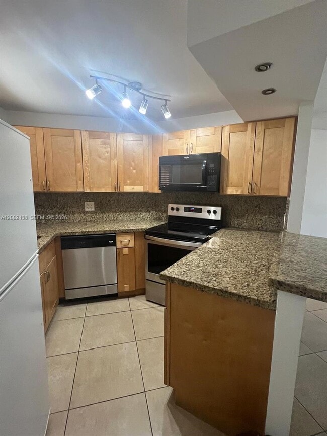 Foto del edificio - 8333 Lake Dr