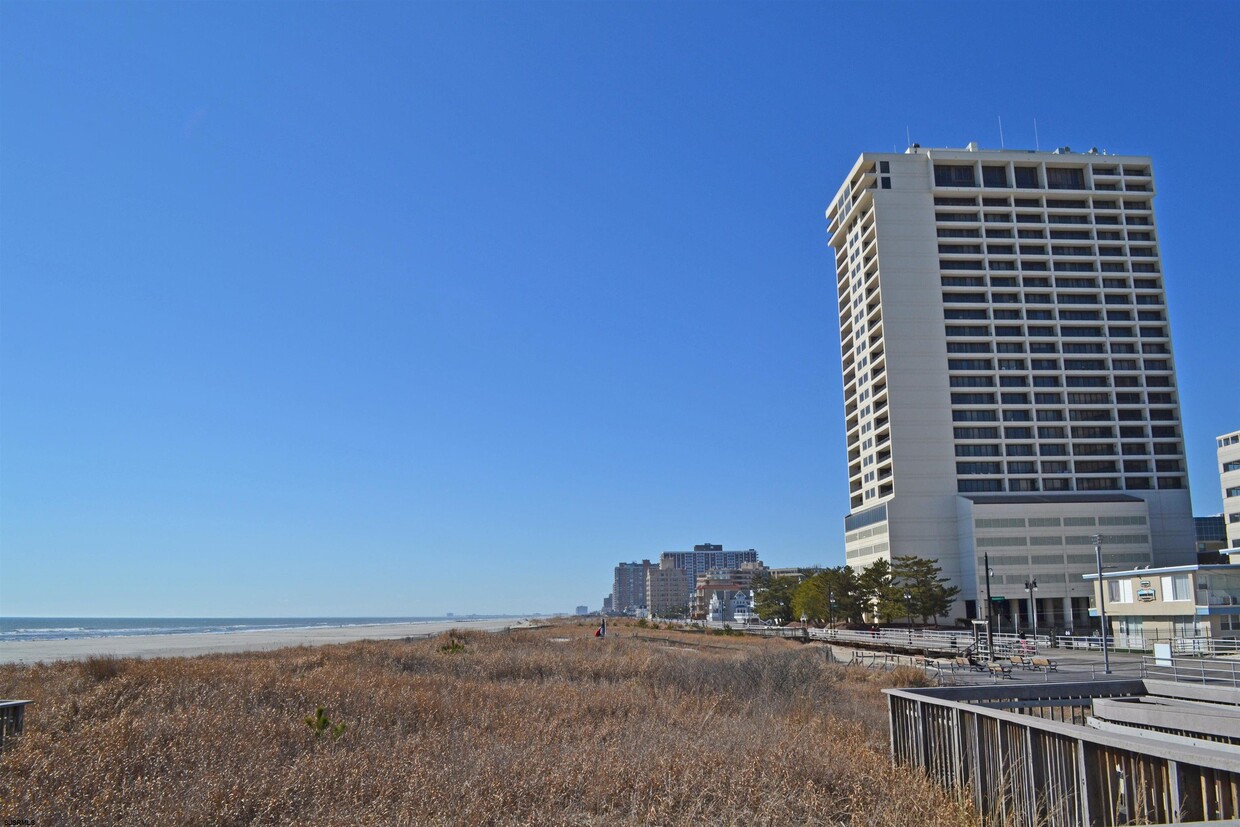 Primary Photo - 3851 Boardwalk