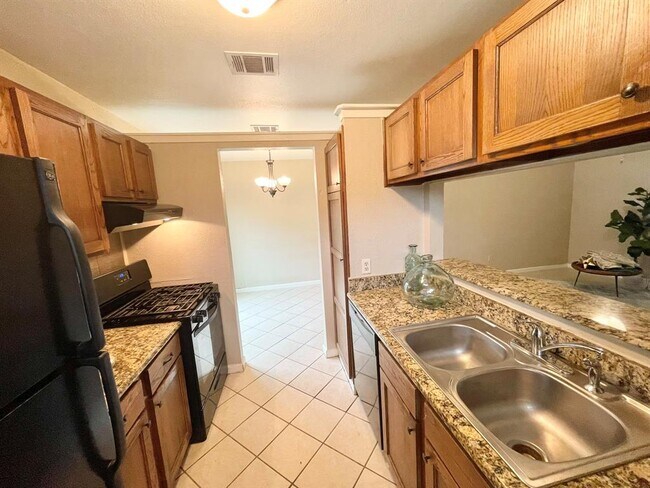 Foto del edificio - 7705 Croftwood Dr