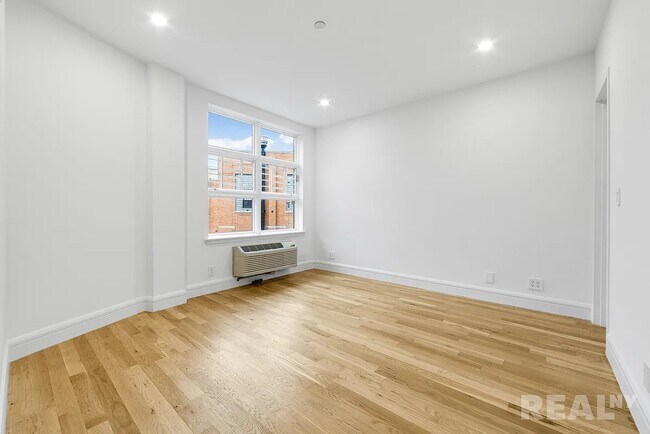 Building Photo - 525 Union Ave