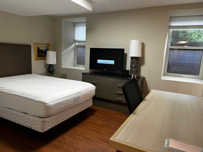Foto del edificio - Full Luxury Renovation! 9 Bathrooms!!!!!  ...