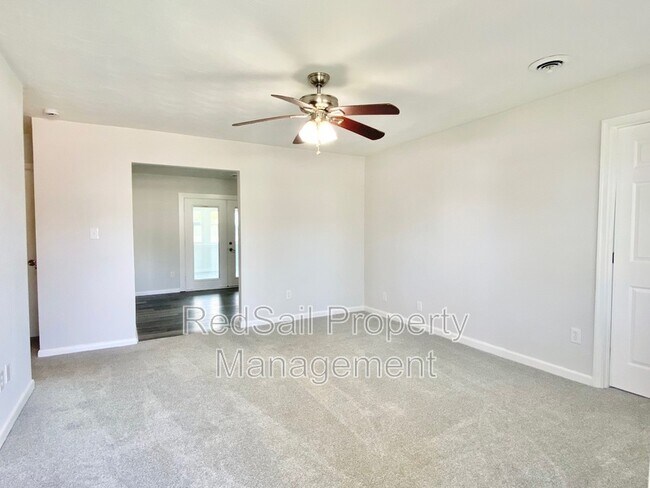 Foto del edificio - 701 Whitney Ct