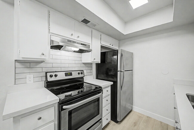 Building Photo - 2937 E Beck Ln