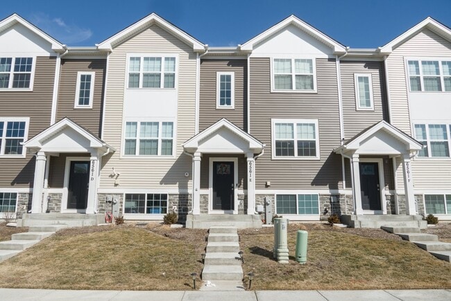 Building Photo - 6561 Sassafras Wy