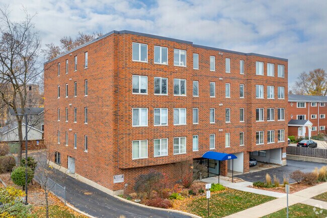 Building Photo - 355 W Miner St