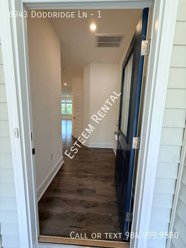 Building Photo - 6943 Doddridge Ln
