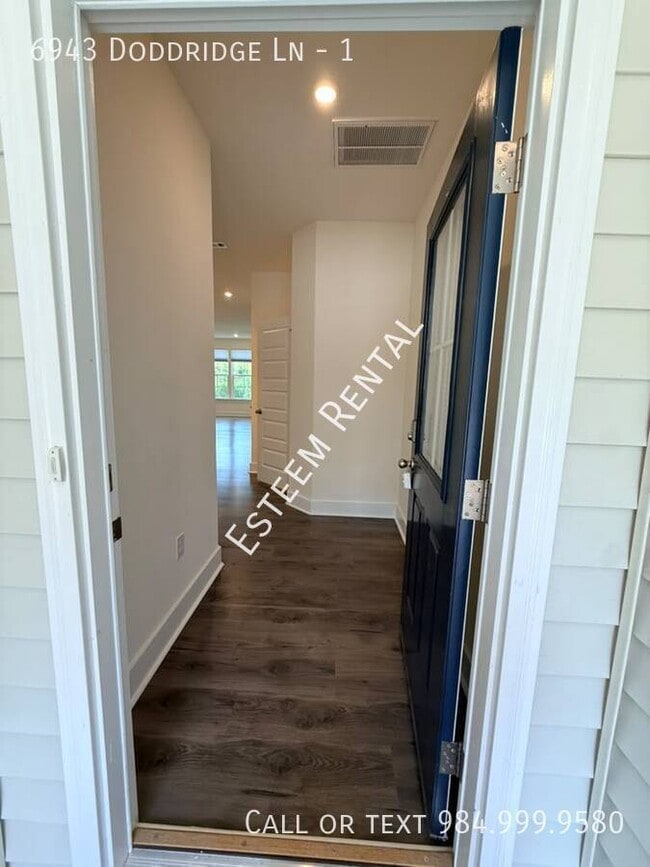Foto del edificio - 6943 Doddridge Ln