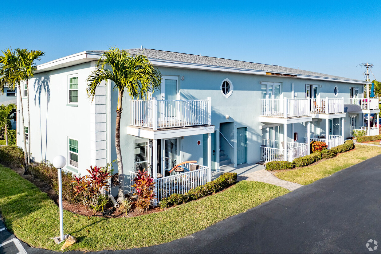 Building Photo - Palms at Waters Edge